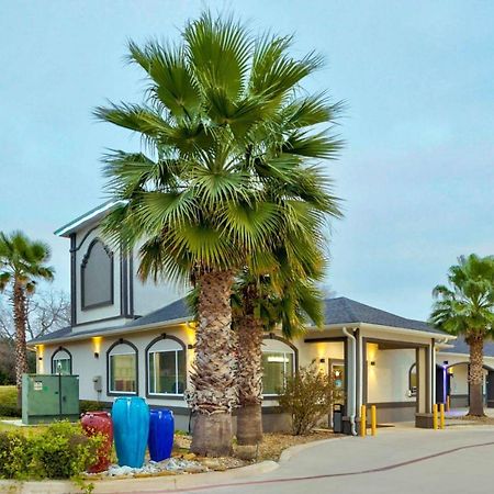 Studio 6-Pleasanton, Tx Hotel Exterior photo